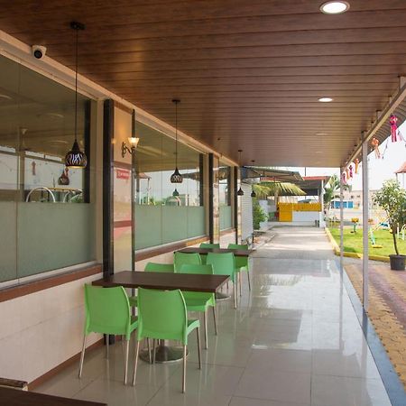 Hotel Rajratna Executive Supe Luaran gambar