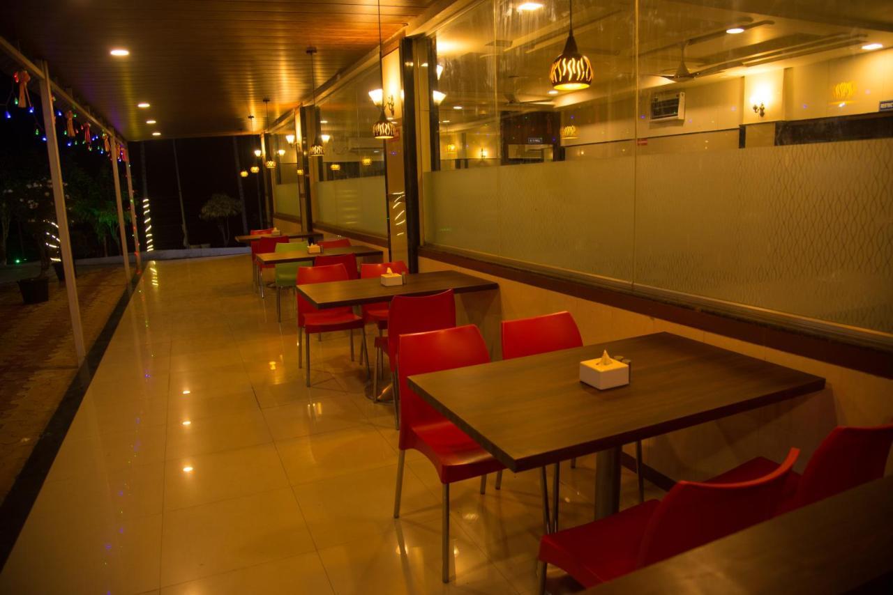 Hotel Rajratna Executive Supe Luaran gambar